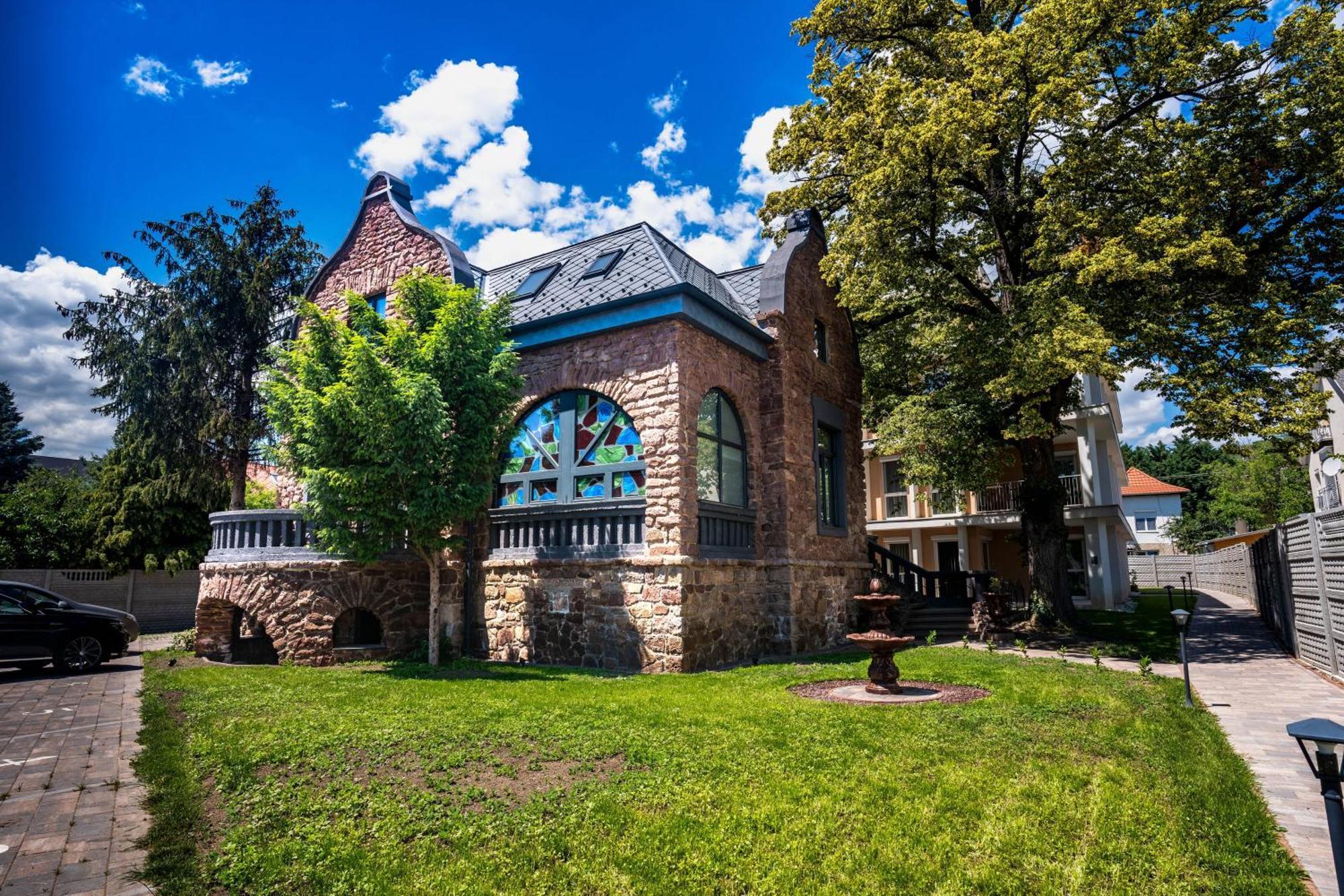Voeroesko Villa -Elnoeki Szauna Es Jakuzzi Hasznalattal Balatonalmádi Buitenkant foto