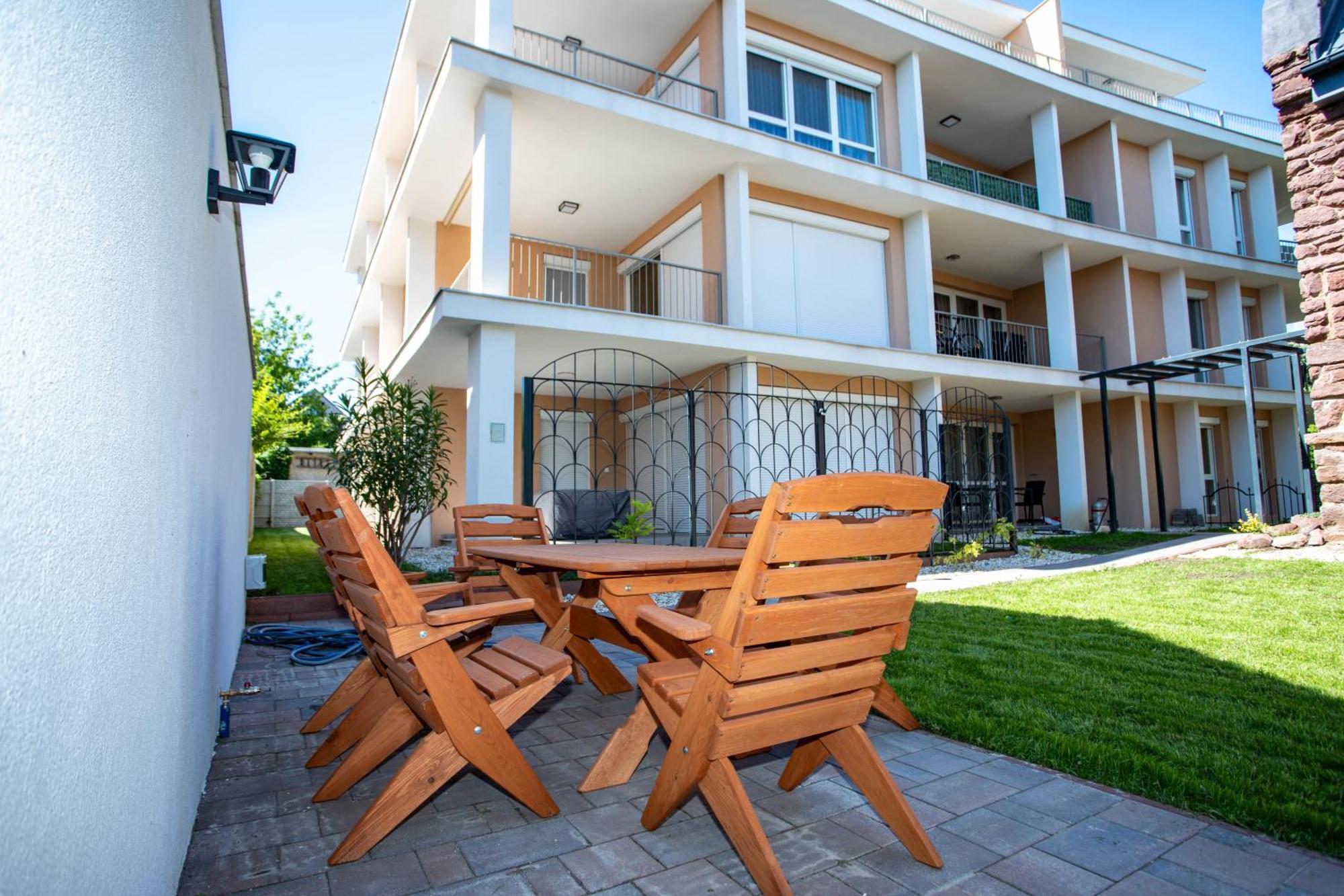 Voeroesko Villa -Elnoeki Szauna Es Jakuzzi Hasznalattal Balatonalmádi Buitenkant foto