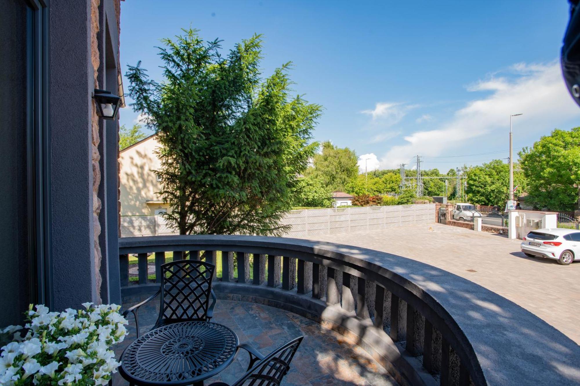 Voeroesko Villa -Elnoeki Szauna Es Jakuzzi Hasznalattal Balatonalmádi Buitenkant foto
